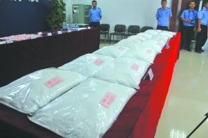 上家咬下家“咬”出大案警方繳獲的部分K粉,。 上家咬下家“咬”出大案警方繳獲的部分K粉,。