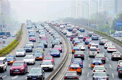 擁堵讓公路成了停車場