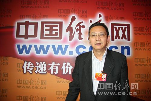 資料圖片:財(cái)政部財(cái)政科學(xué)研究所所長賈康。中國經(jīng)濟(jì)網(wǎng)記者郝紅波/攝 資料圖片:財(cái)政部財(cái)政科學(xué)研究所所長賈康。中國經(jīng)濟(jì)網(wǎng)記者郝紅波/攝