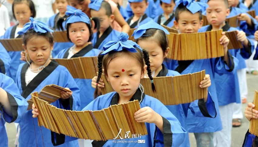 江西德興:小學(xué)生“開筆啟蒙”