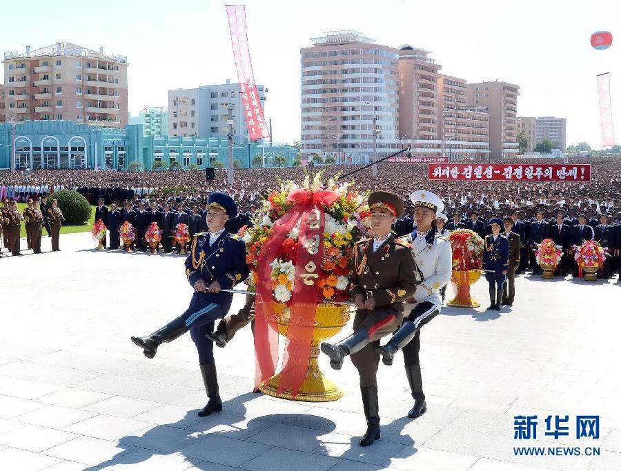 （XHDW）（2）朝鮮民眾向領袖銅像獻花慶祝國慶