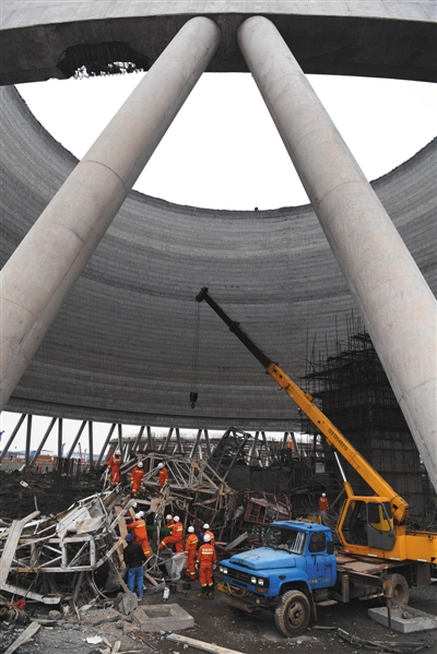 昨日,，江西豐城電廠施工平臺(tái)發(fā)生坍塌事故，導(dǎo)致74死2傷,。本版圖片/新華社發(fā)