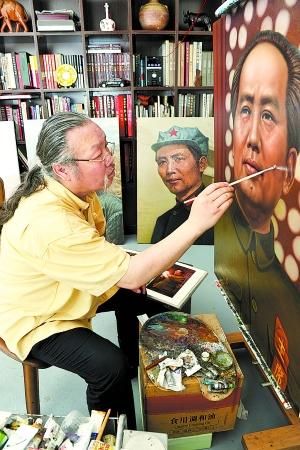 創(chuàng)作中的歐京海先生,。王立軍攝